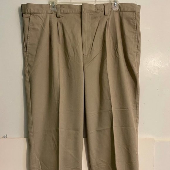 G.H. Bass & Co. Other - Men's GH Bass  & Co Khaki Chino Pants Size  40 x 29